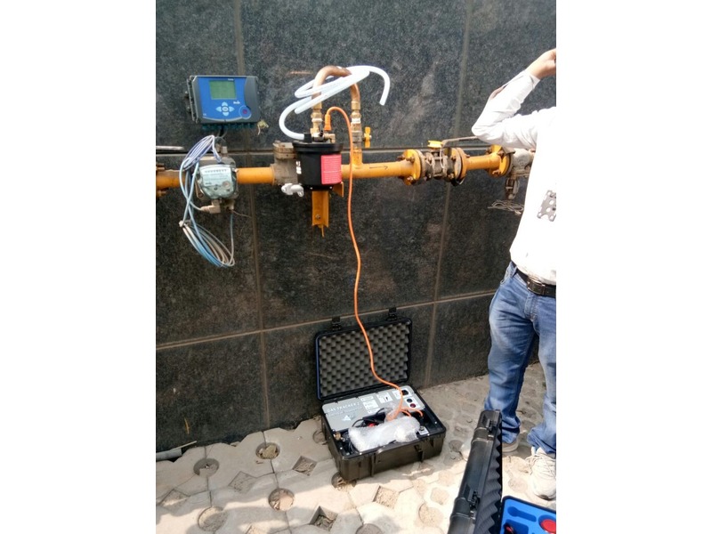 Plastic gas pipe locator